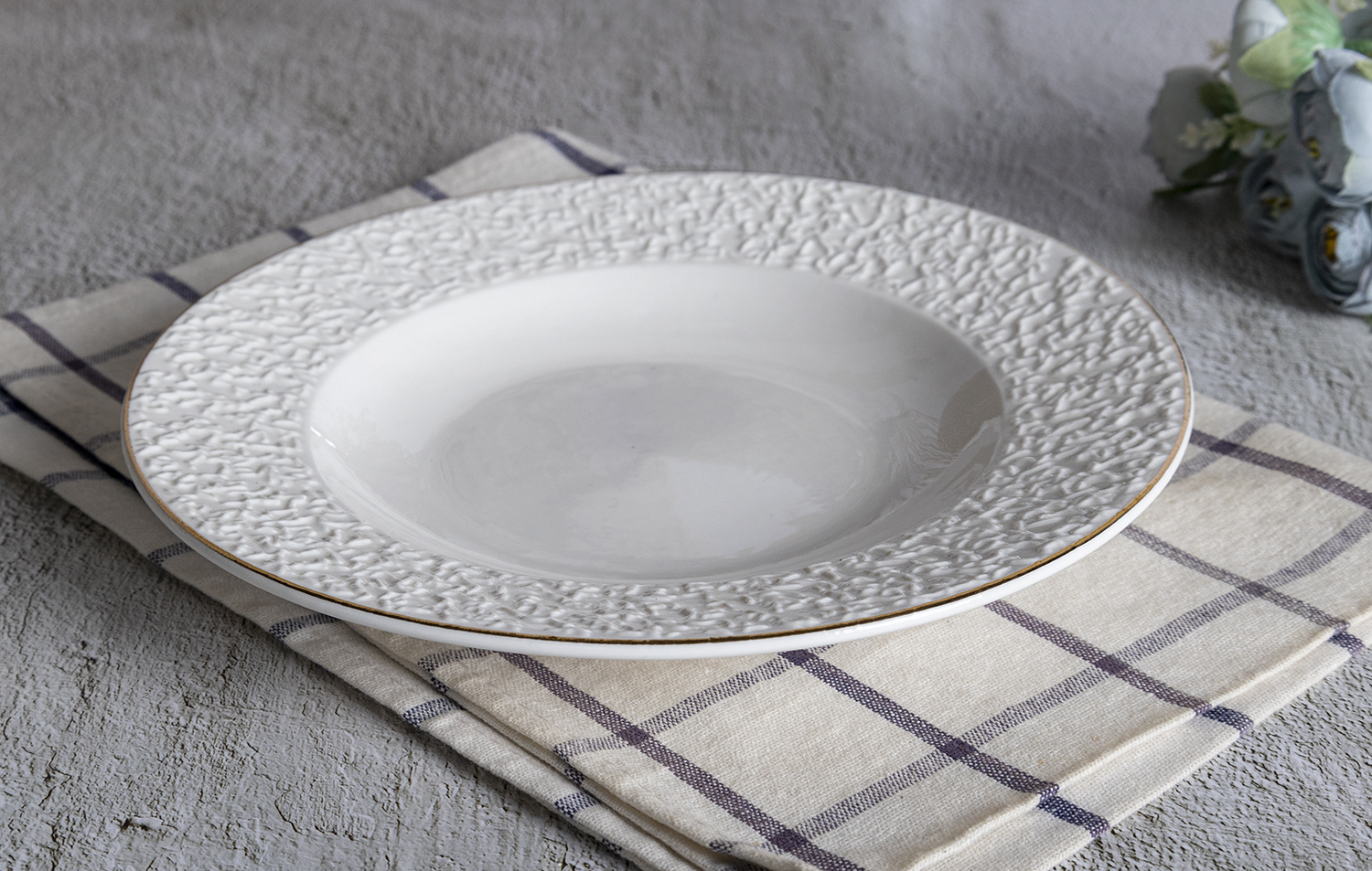 CHANGSHA HAPPY GO Gold Rim Woven Embossed Bone China Dinnerware |happygodinnerware.com