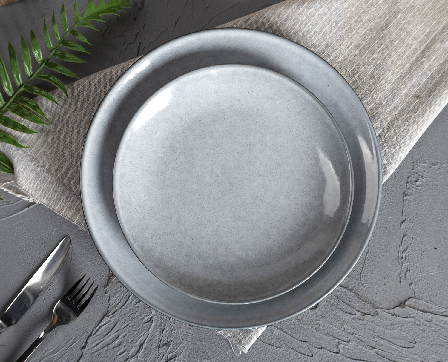 CHANGSHA HAPPY GO Minimalist Reactive Glaze Stoneware Dinnerware Set in Soft Dusty Blue with Satin-Matte Shine |happygodinnerware.com