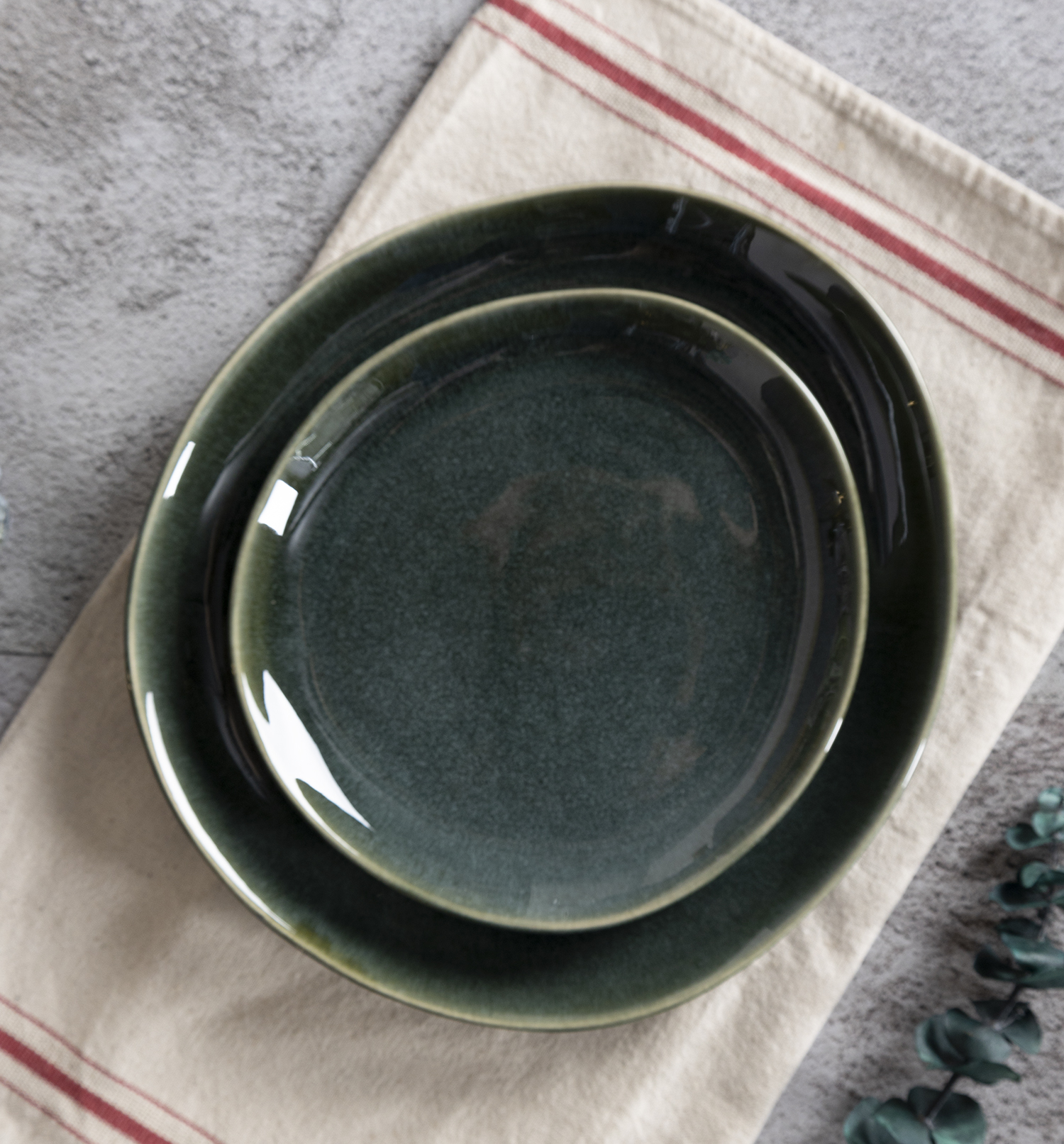 CHANGSHA HAPPY GO Matte Gray-Green Reactive Glaze Stoneware Dinner Set with Subtle Contrast  |happygodinnerware.com