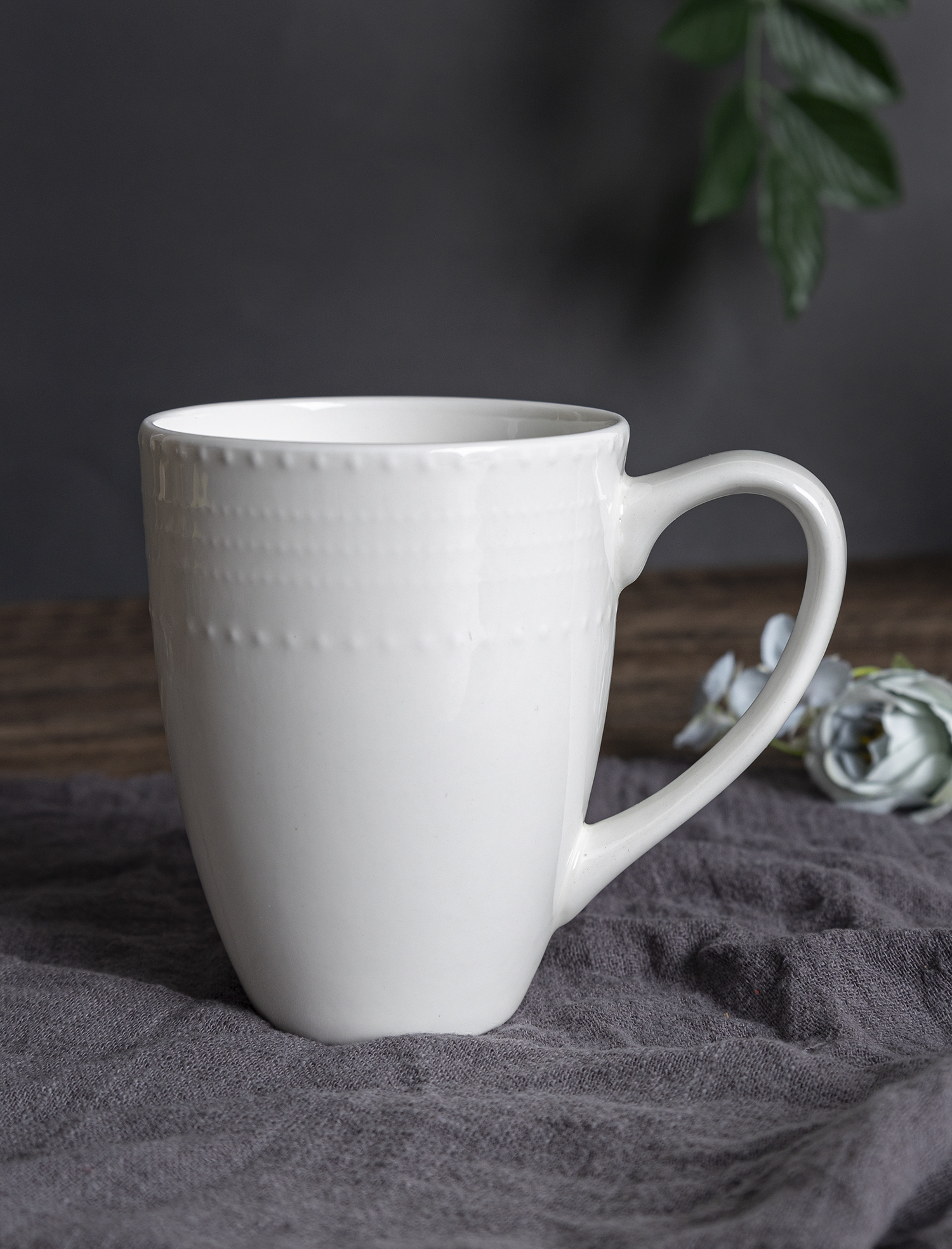 CHANGSHA HAPPY GO Minimalist Bone China Embossed Tableware Set with Delicate Dot Pattern for Modern Home Use |happygodinnerware.com