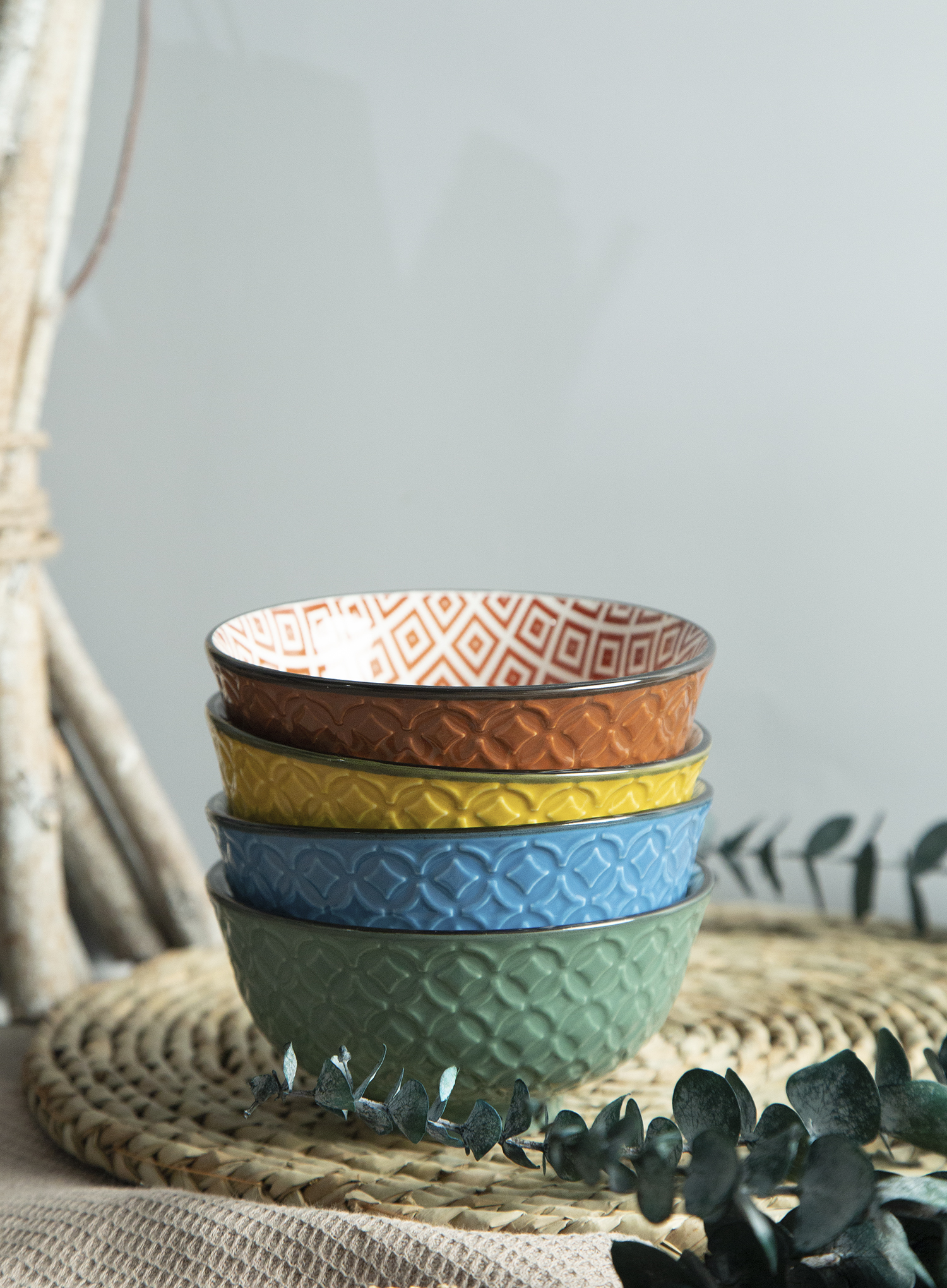 CHANGSHA HAPPY GO White Porcelain Coin Pattern Embossed Bowls with Colorful Glaze Interiors | happygodinnerware.com