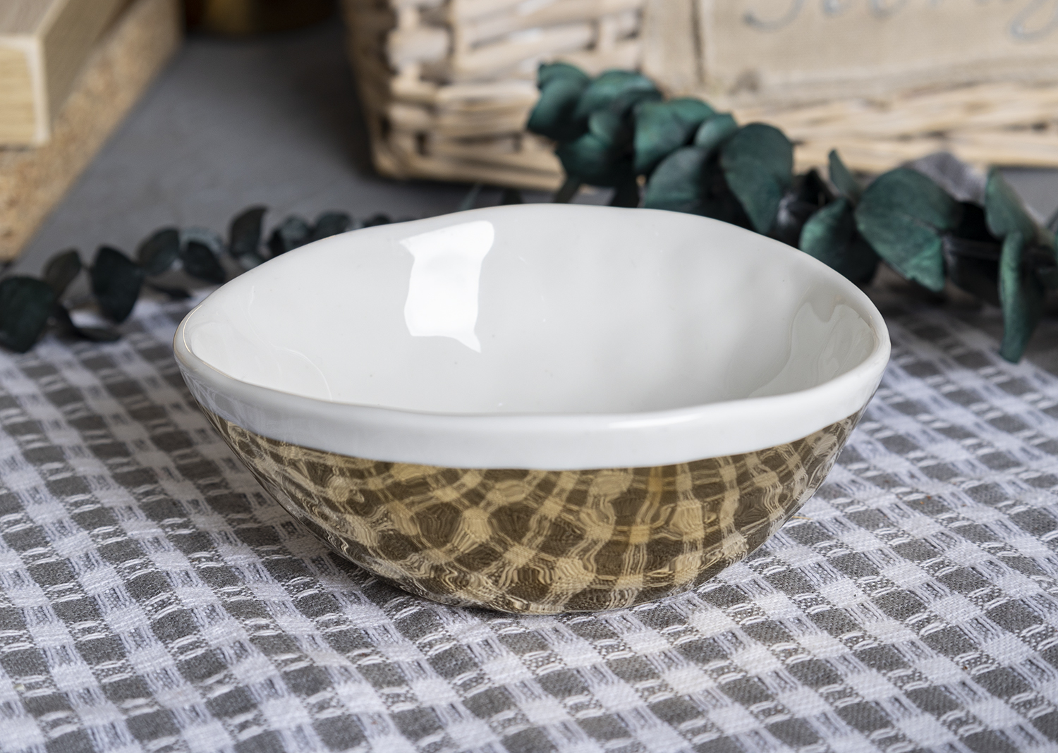 CHANGSHA HAPPY GO Full Electroplated Gold Hammered Bone China Dinnerware Set for Banquet and Holiday Table Decor |happygodinnerware.com
