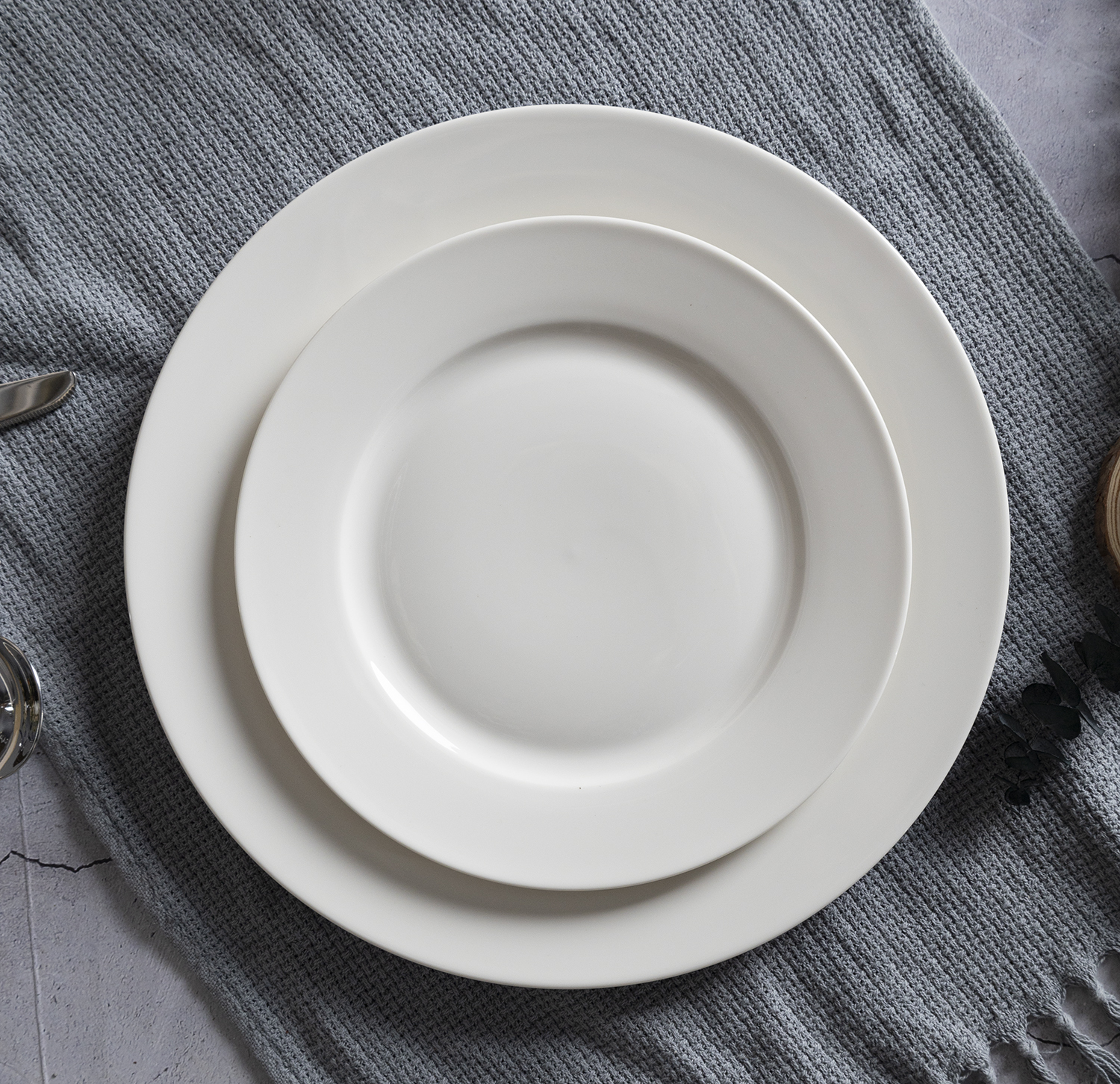 CHANGSHA HAPPY GO Minimalist White Bone China Tableware Set with Folded Edge Design for Contemporary Dining Aesthetics |happygodinnerware.com
