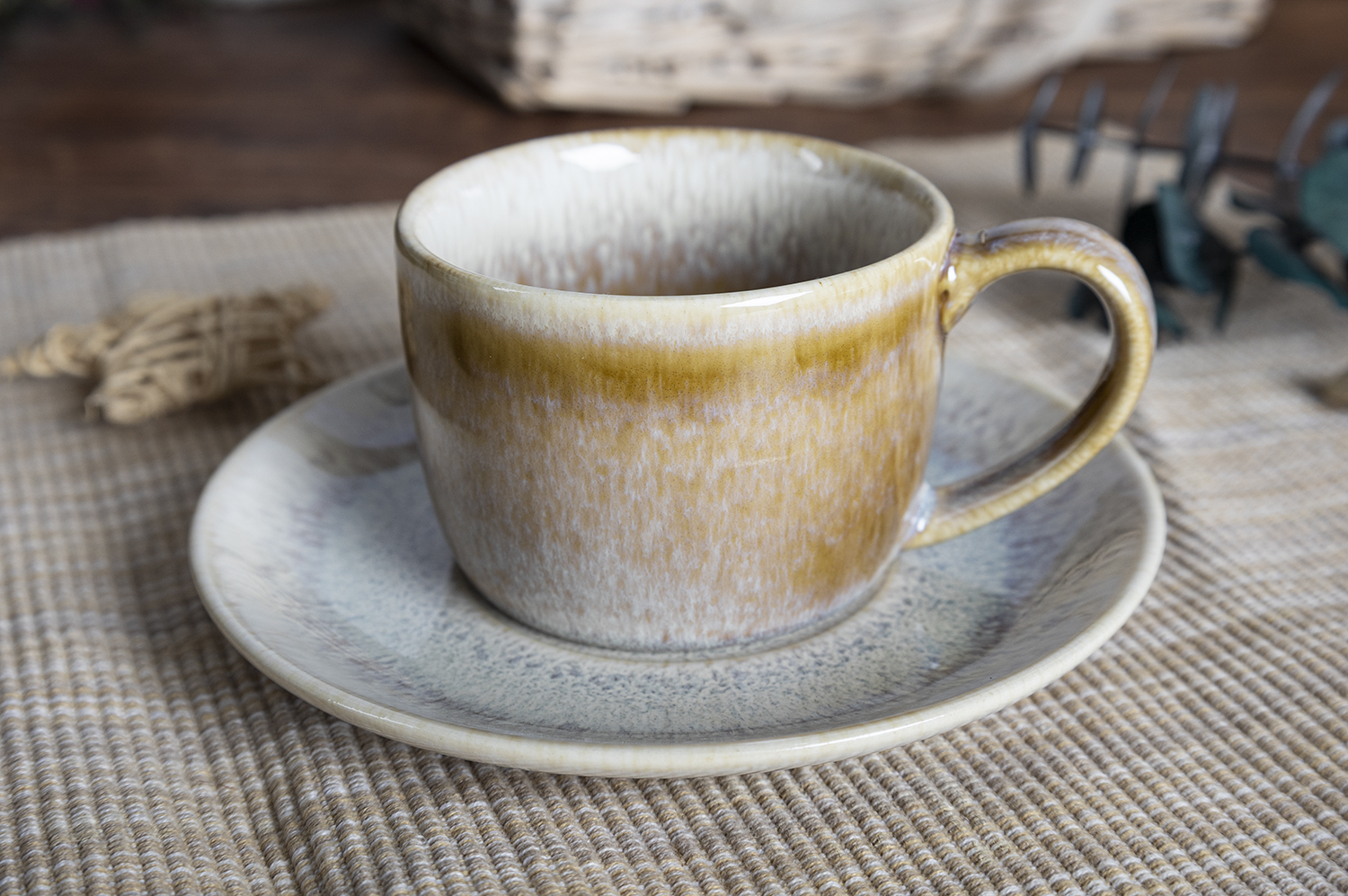 CHANGSHA HAPPY GO  Vintage Horizon Reactive Glaze Ceramic Dinnerware Set in Warm Golden and Misty Blue Tones |happygodinnerware.com