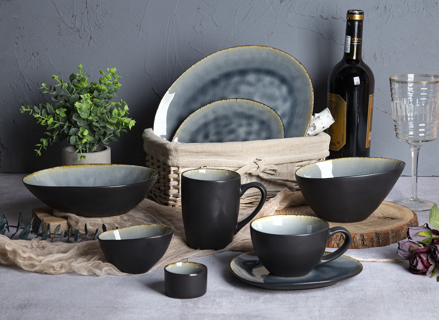 CHANGSHA HAPPY GO Embossed Pattern Crackle Glaze Stoneware | happygodinnerware.com