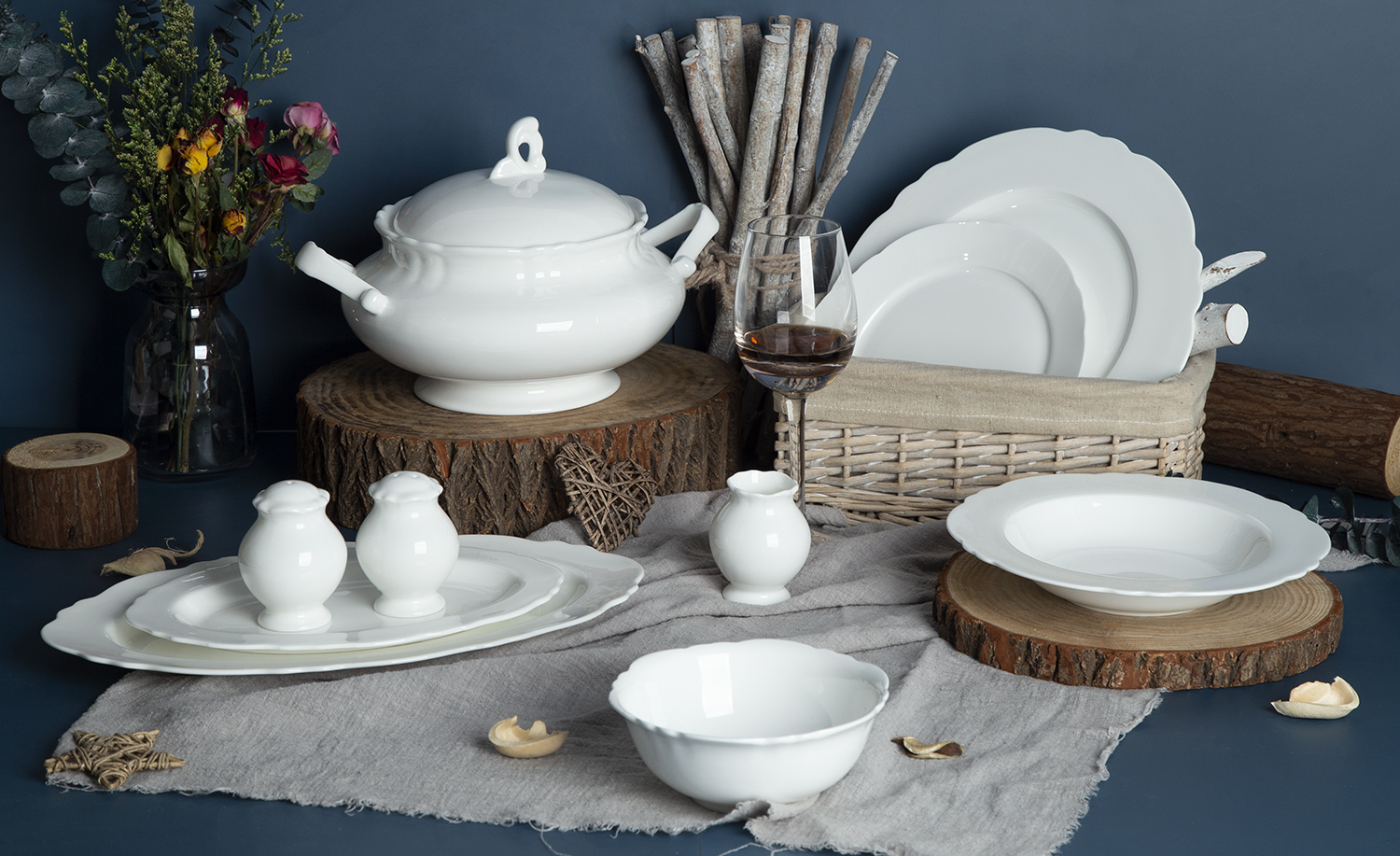 CHANGSHA HAPPY GO Royal Scallop-Edge Embossed Bone China Soup Tureen & Plate Collection | happygodinnerware.com