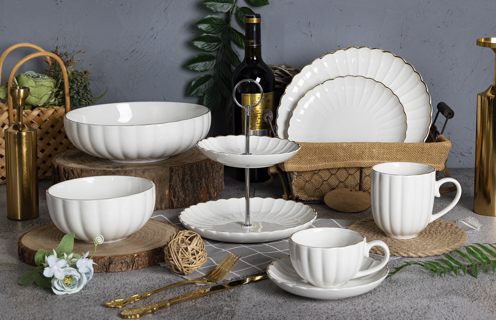 CHANGSHA HAPPY GO White Porcelain with Embossed Design and Gold Trim | happygodinnerware.com