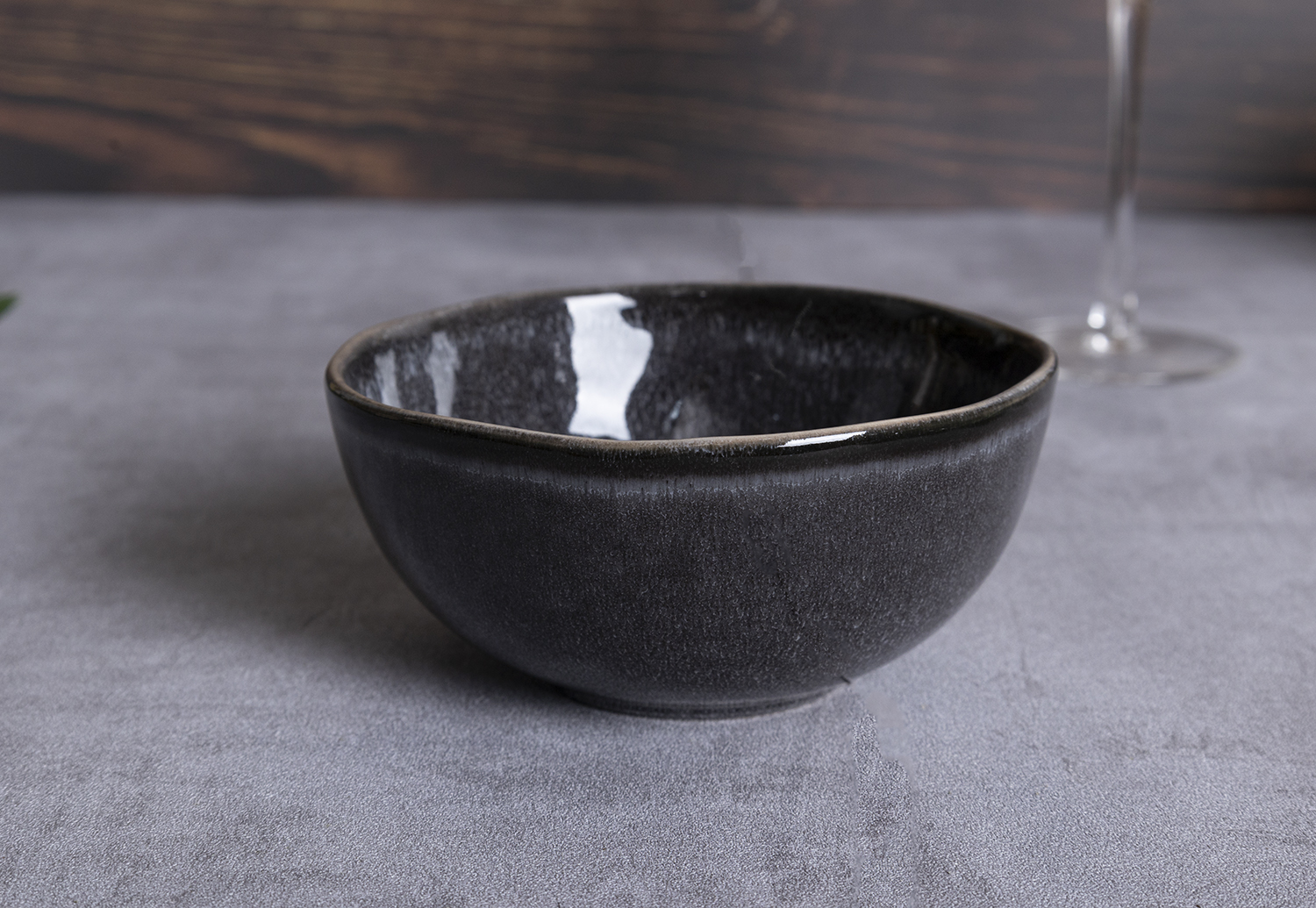 CHANGSHA HAPPY GO Matte Black Reactive Glaze Ceramic Dinnerware Set for Modern Dining          詢問 ChatGPT|happygodinnerware.com