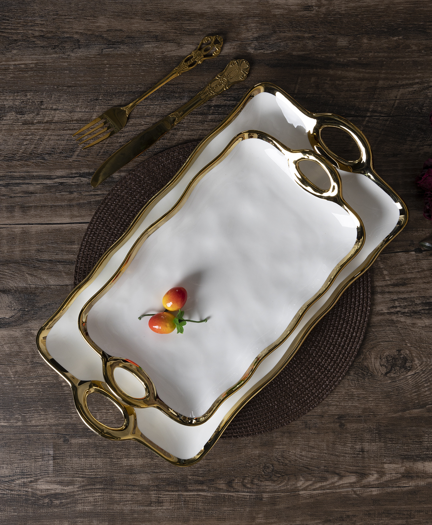 CHANGSHA HAPPY GO Irregular Wave-Shaped Long Bone China Plate with Electroplated Gold Rim for Gourmet Food Presentation |happygodinnerware.com