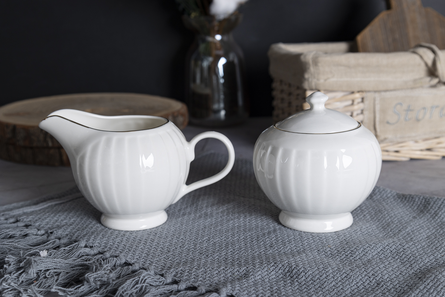 CHANGSHA HAPPY GO Classic White Bone China Dinnerware Set with Vertical Flute Embossing and Gold Rim – Elegant 18-Piece Table Set  |happygodinnerware.com
