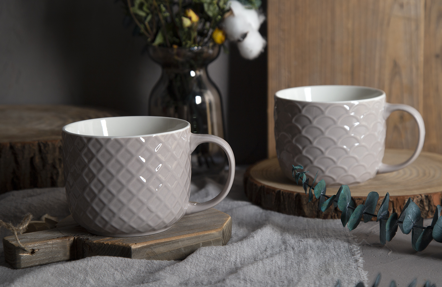 CHANGSHA HAPPY GO Warm Grey Embossed Bone China Mugs – Glossy Color Glaze with Relief Texture Patterns |happygodinnerware.com          询问 ChatGPT