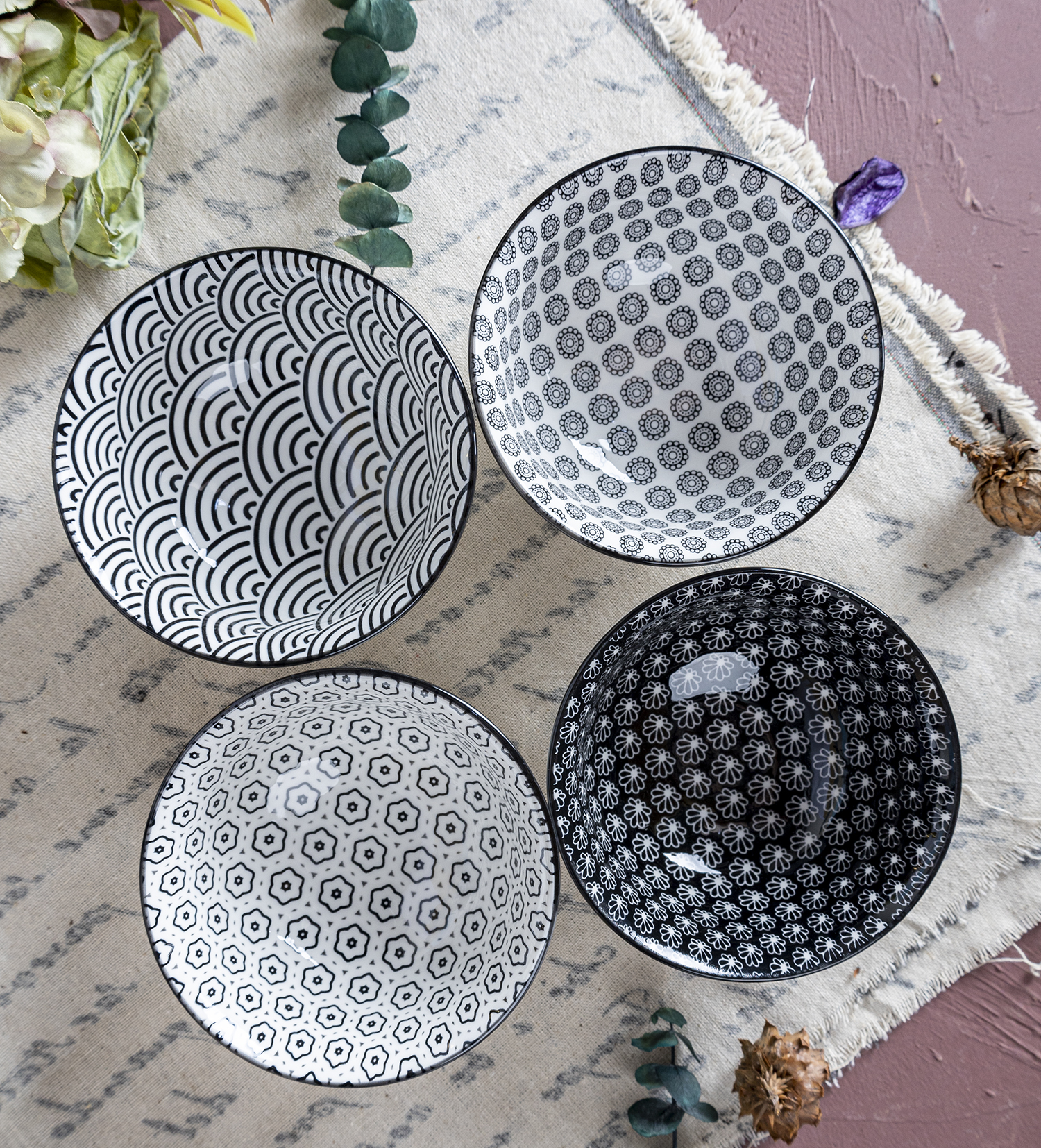 CHANGSHA HAPPY GO Embossed Porcelain Bowl Set with Multi-Patterned Colorful Interiors and Pineapple Texture |happygodinnerware.com
