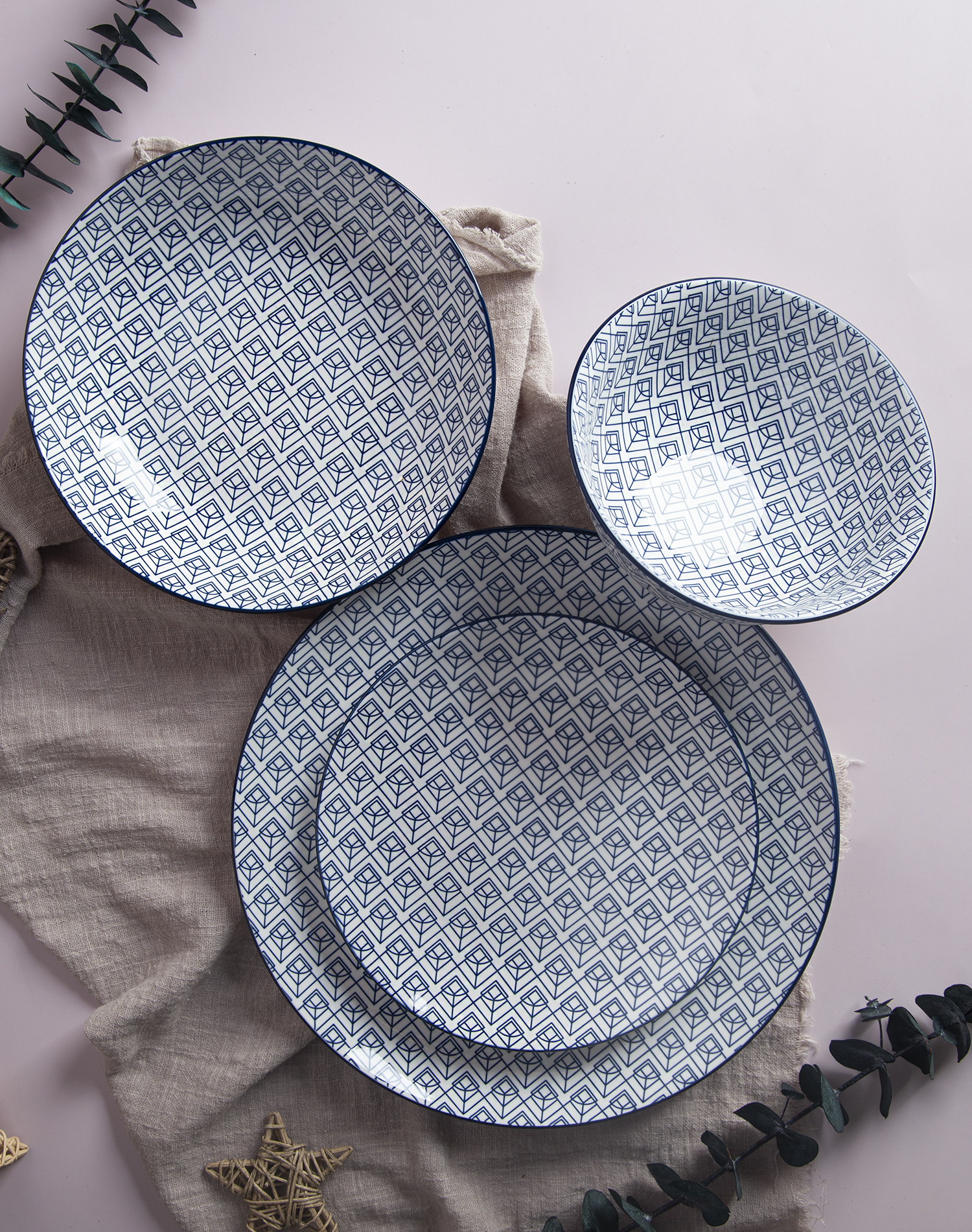CHANGSHA HAPPY GO White Porcelain Dinnerware with Blue and Gray Mixed Floral Prints | happygodinnerware.com