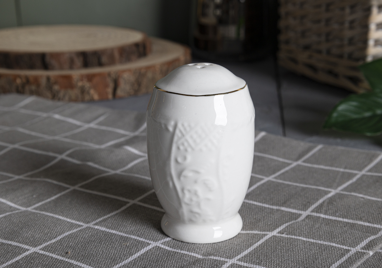 CHANGSHA HAPPY GO  Luxurious White Bone China Embossed Dinnerware with Gold Rim – Wedding Gift Table Set from Changsha Happy Go |happygodinnerware.com
