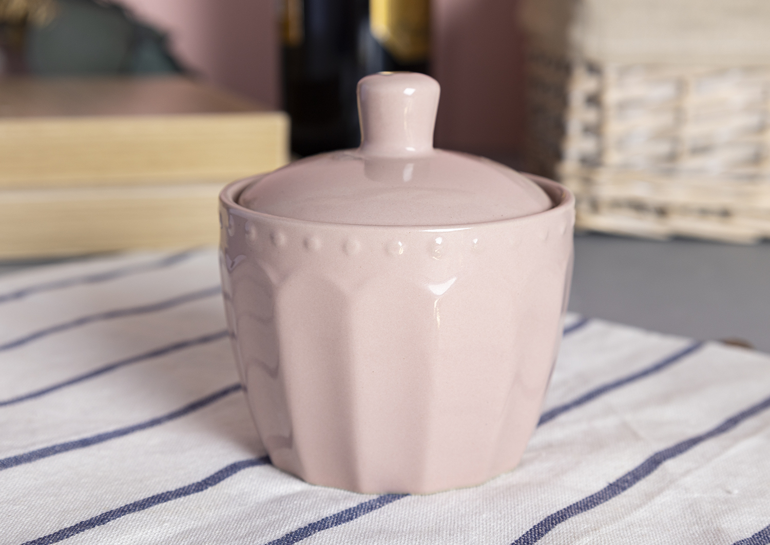 CHANGSHA HAPPY GO Pink Embossed Stoneware British Afternoon Tea and Dinnerware Set with Romantic Pastel Tone  |happygodinnerware.com