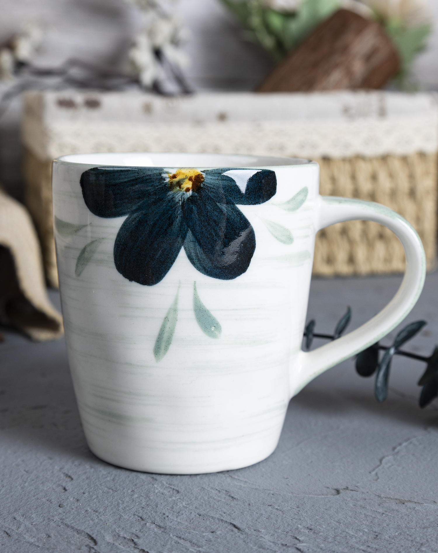 CHANGSHA HAPPY GO  Artistic Bone China Tableware Set with Glossy Finish and Hand-Painted Midnight Floral Design  |happygodinnerware.com
