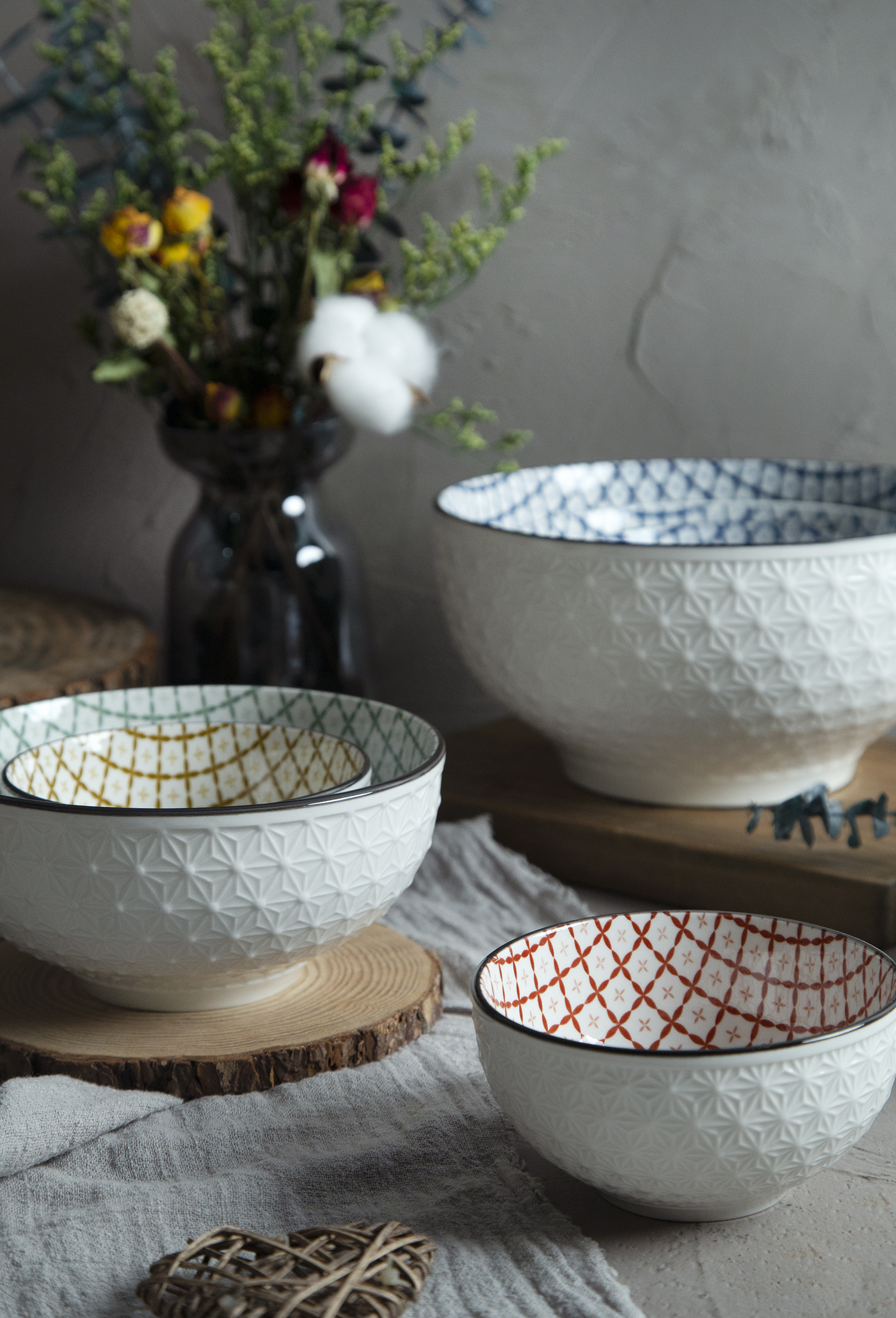CHANGSHA HAPPY GO White Porcelain Diamond Embossed Bowls with Colorful Interiors | happygodinnerware.com