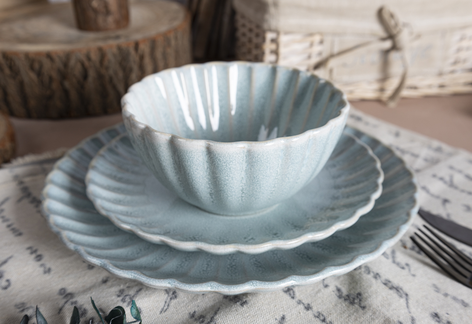 CHANGSHA HAPPY GO  Pastel Reactive Glaze Fluted Stoneware Tableware Set – 16 Pieces for Modern Minimalist Dining |happygodinnerware.com