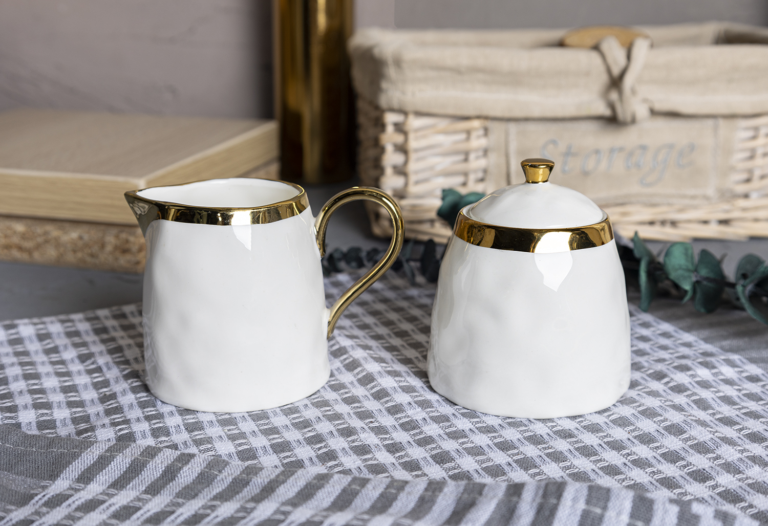 CHANGSHA HAPPY GO Full Electroplated Gold Hammered Bone China Dinnerware Set for Banquet and Holiday Table Decor |happygodinnerware.com