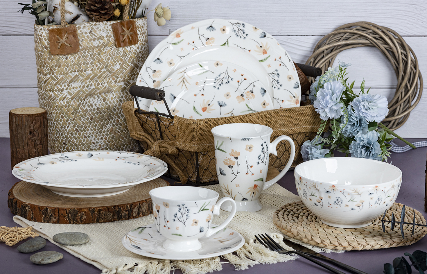 CHANGSHA HAPPY GO Floral Decal Bone China Dinnerware Set – Delicate Bloom Series |happygodinnerware.com