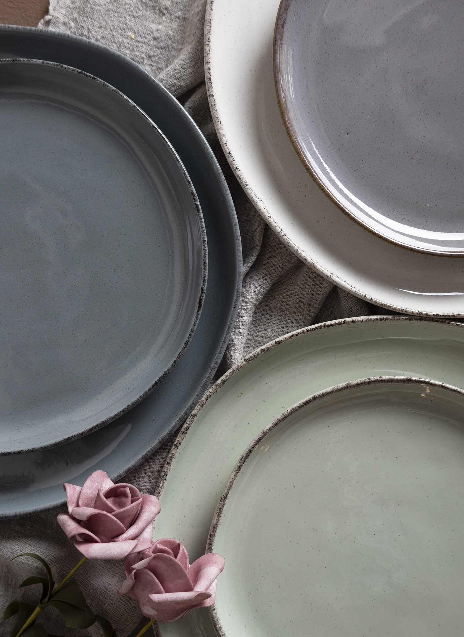 CHANGSHA HAPPY GO  Classic Four-Color Reactive Glaze Stoneware Dinner Set with Rustic Elegance  |happygodinnerware.com