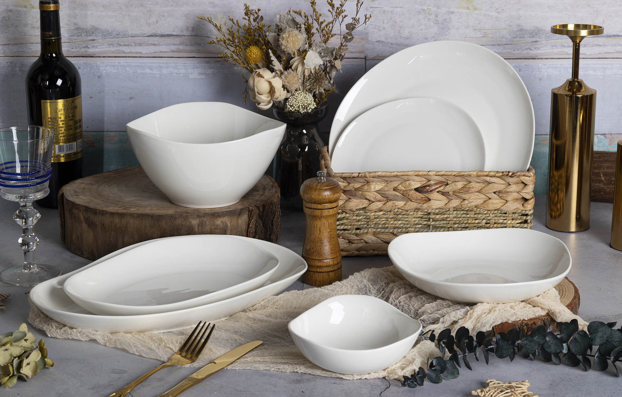 CHANGSHA HAPPY GO Creative Geometric Shape Bone China Dinnerware Set with Smooth White Finish for Modern Table Setting |happygodinnerware.com